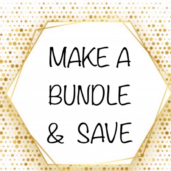 ✨ Silver Honeycomb Necklace with Bee Charm ✨ - Picture 2 of 4